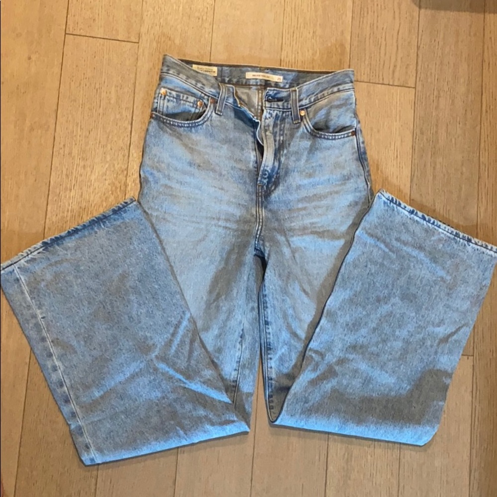 Levi ribcage wide leg jeans (high waisted)